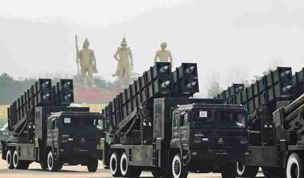 看缅甸政府军阅兵实力强大，为什么就消灭不了国内各路诸侯武装