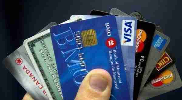 银行打电话让信用卡做分期，说有利提额，不分期则有降额风险？