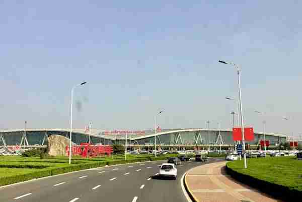 济南遥墙机场停车场最新收费标准，济南机场附近停车场