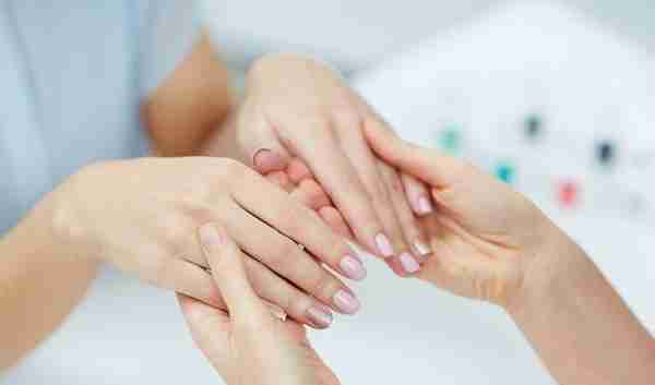 体内有病，手指先知？手指出现4种特征，要排除疾病或癌的可能