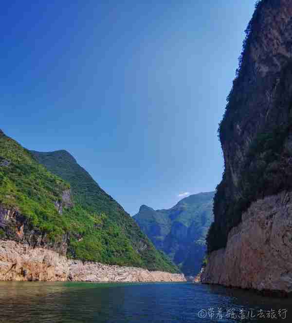 巫山这条最美峡谷，雄奇峻秀堪比长江三峡，绝壁悬棺更是令人赞叹
