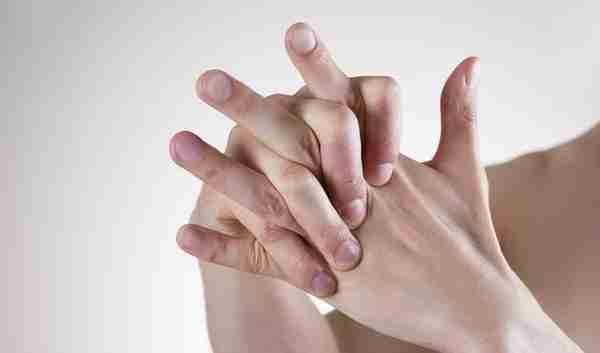 体内有病，手指先知？手指出现4种特征，要排除疾病或癌的可能