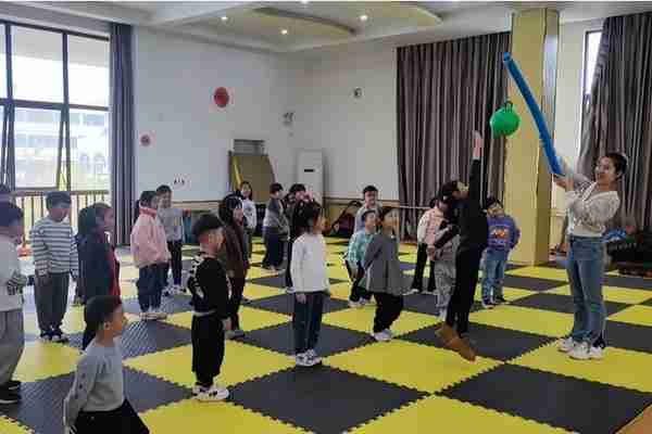 运动悦童心一起向未来，兴化市昭阳中心幼儿园开展趣味田径活动