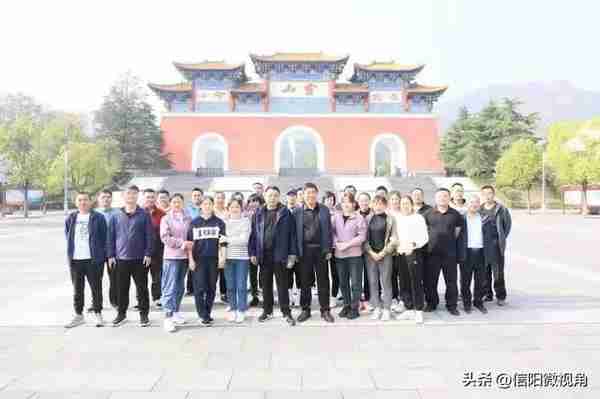 信阳灵山风景区举行2022年“金秋登金顶”徒步登山比赛活动