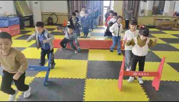 运动悦童心一起向未来，兴化市昭阳中心幼儿园开展趣味田径活动