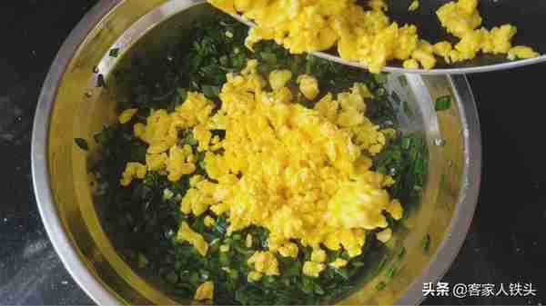 4个鸡蛋1把韭菜，教你馋嘴早餐吃法，简单营养，出锅一会被扫光