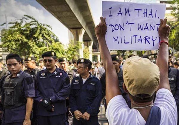 在泰国为了逃兵役，居然有人跑去隆胸