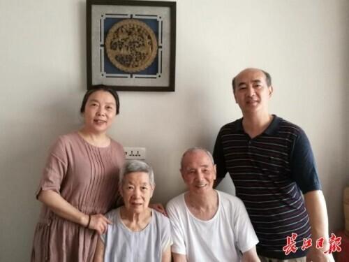 101岁父亲鼓励66岁教授儿子支教，夫妻支教1年后又签3年