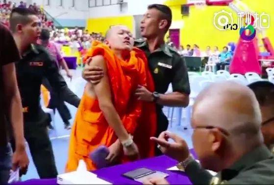 在泰国为了逃兵役，居然有人跑去隆胸